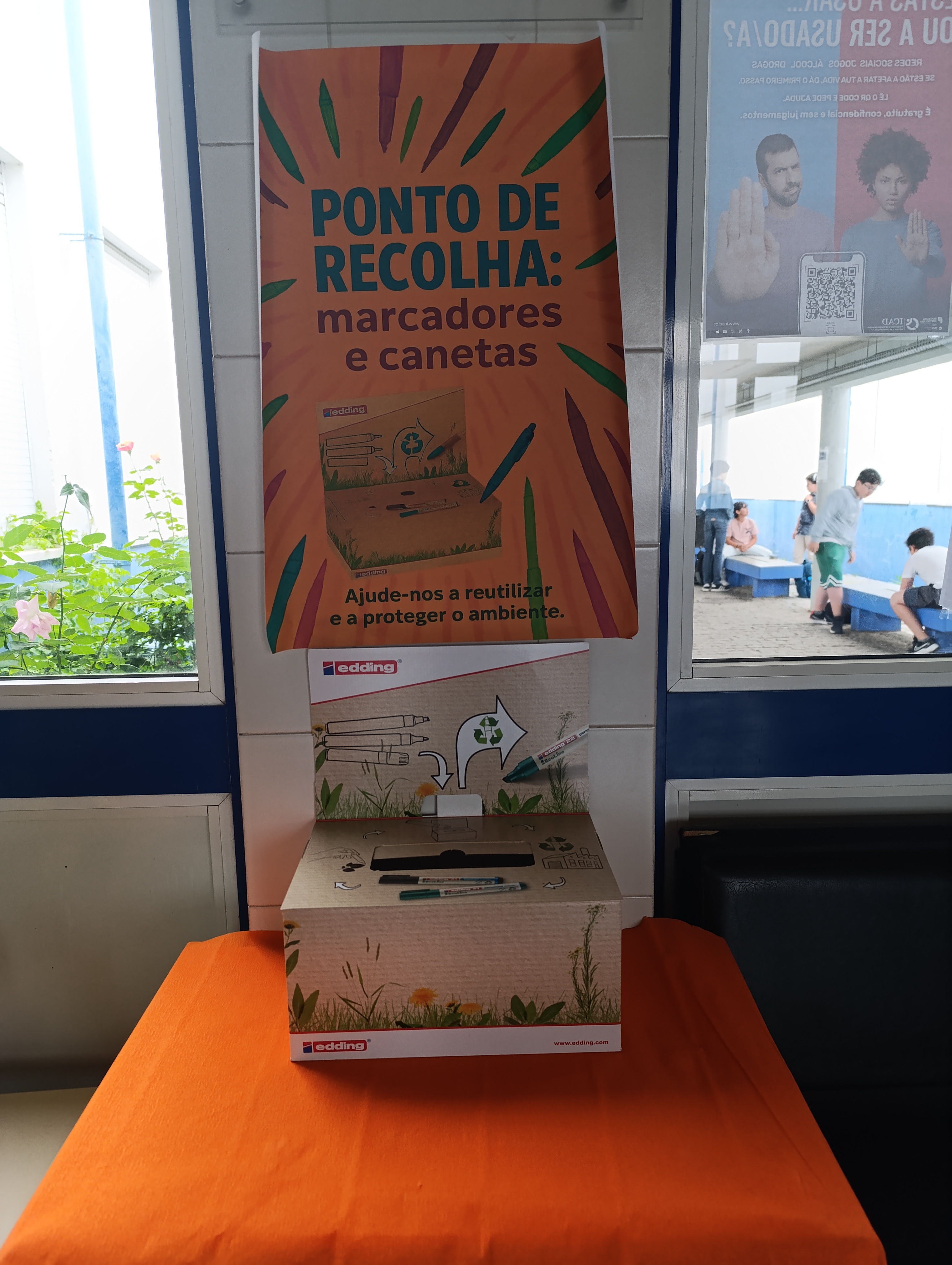 Olá canetas e marcadores usados! Aqui estou eu, pronta para vos receber!