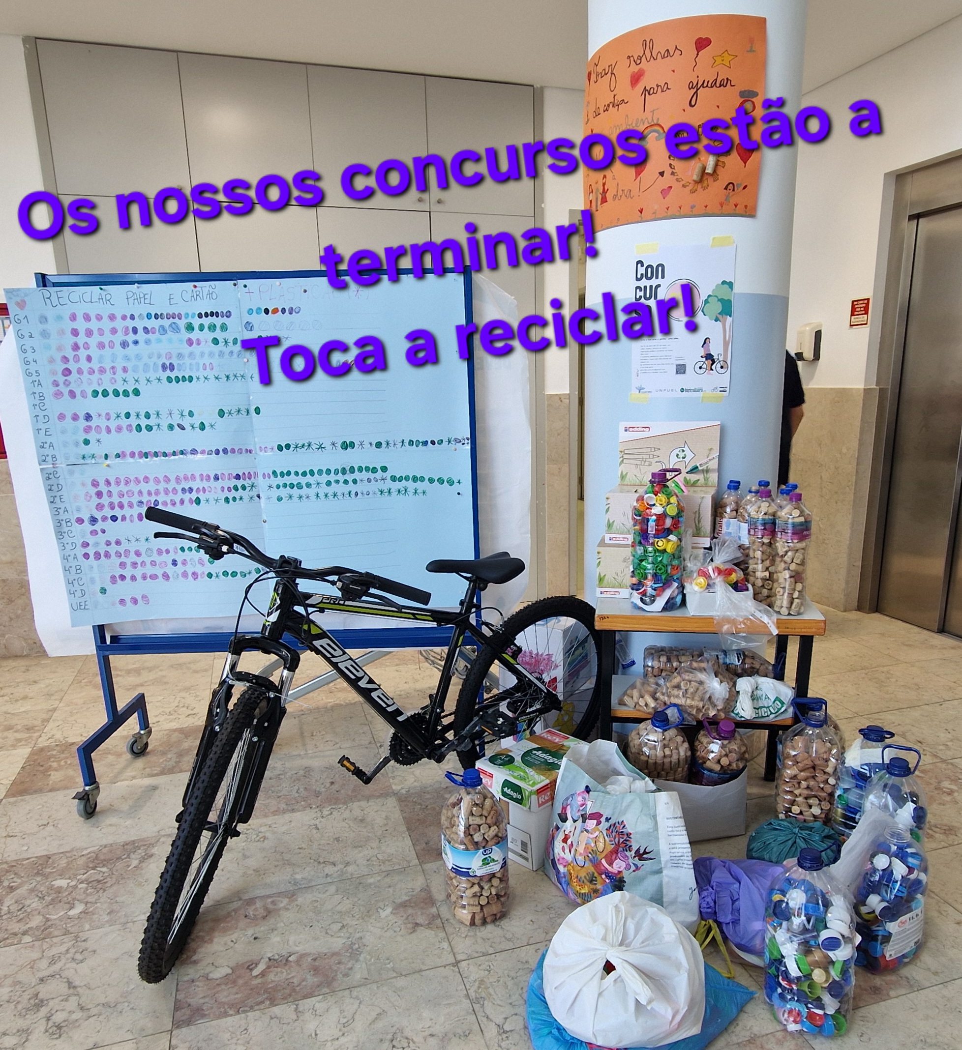 Local dos nossos concursos na escola: na entrada principal da escola.
