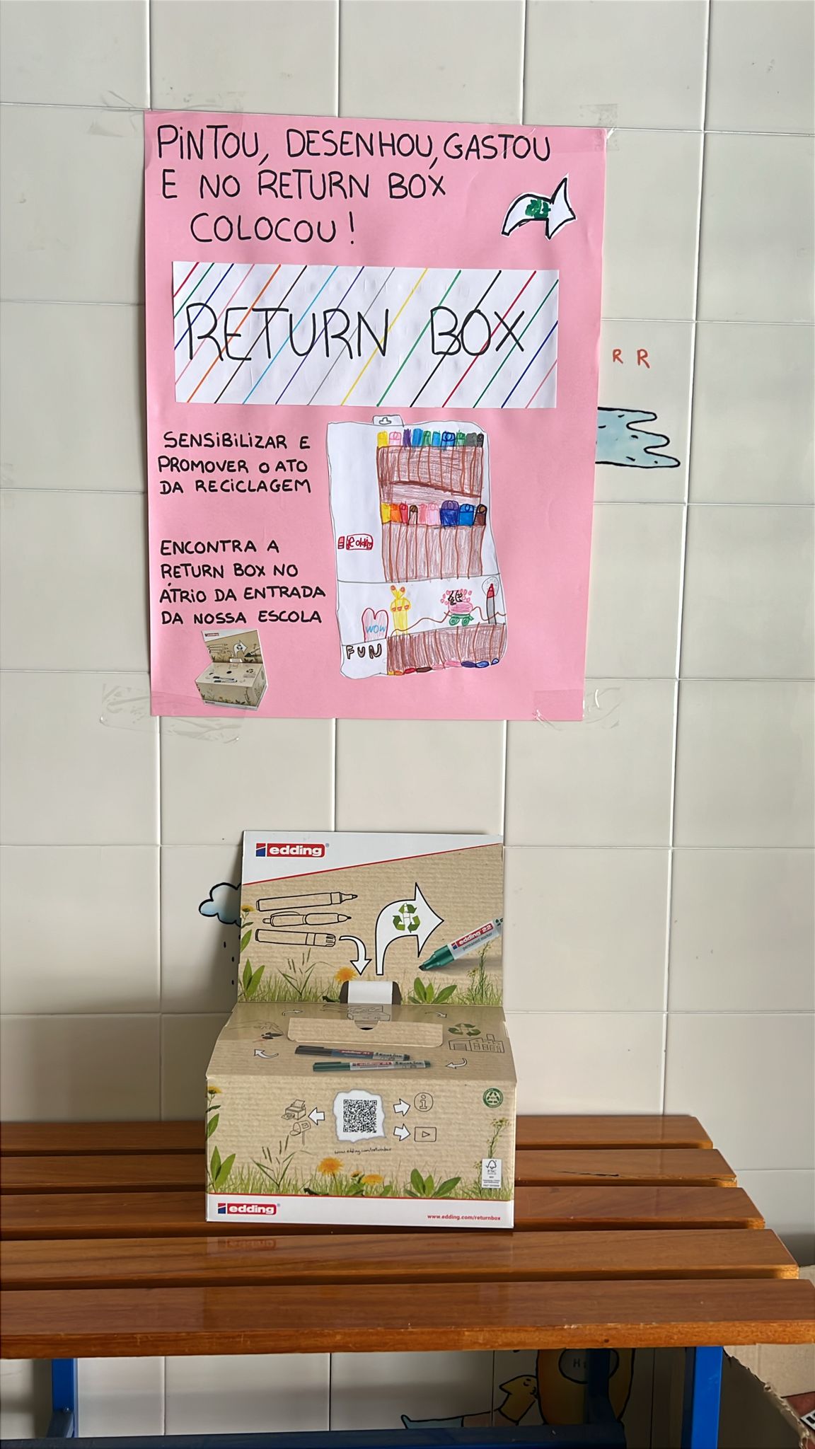 Return Box na entrada da escola
